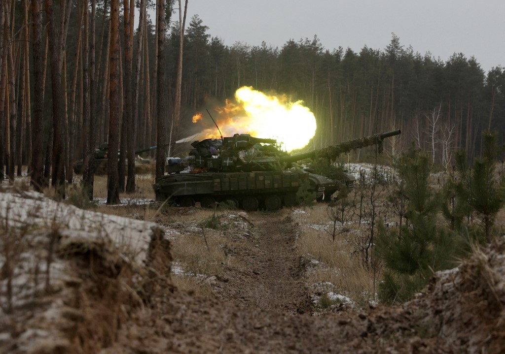 A Ukrainian tank fires at Russian positions near Kreminna, Lugansk region, on January 12, 2023, amid the Russian invasion of Ukraine. AFP