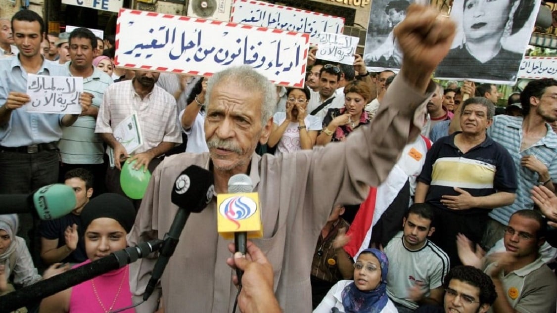 Ahmed Fouad Negm joins a rally by the Writers and Artists for Change movement in Cairo in 2005 (AFP)