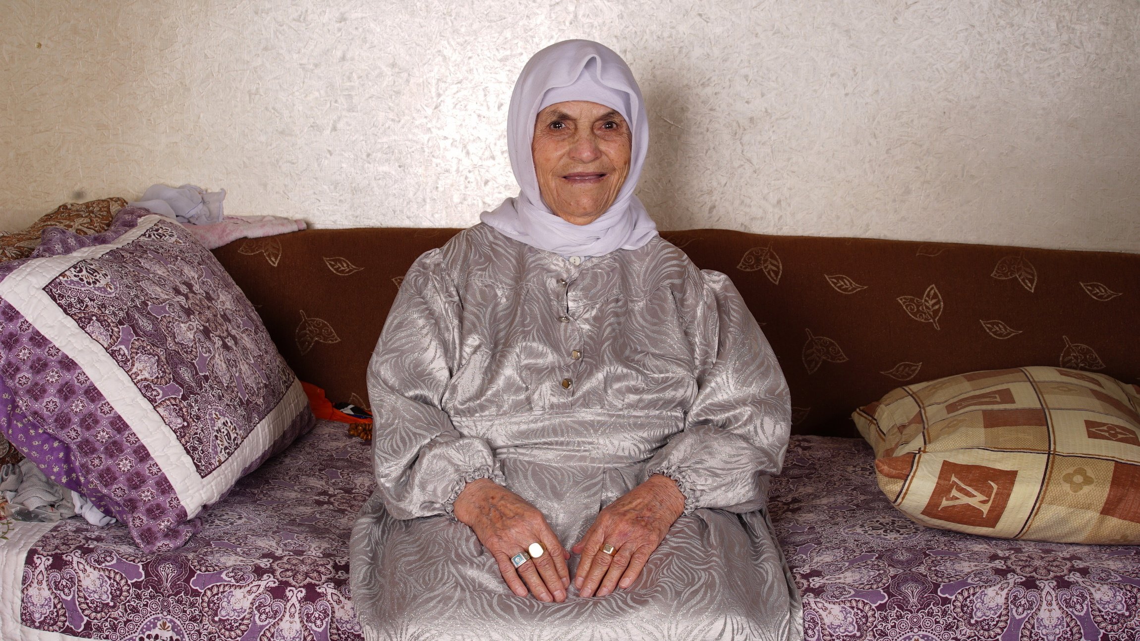 The author’s aunt, Otra Khatib, is pictured at her home (Safaa Khatib/Middle East Eye)