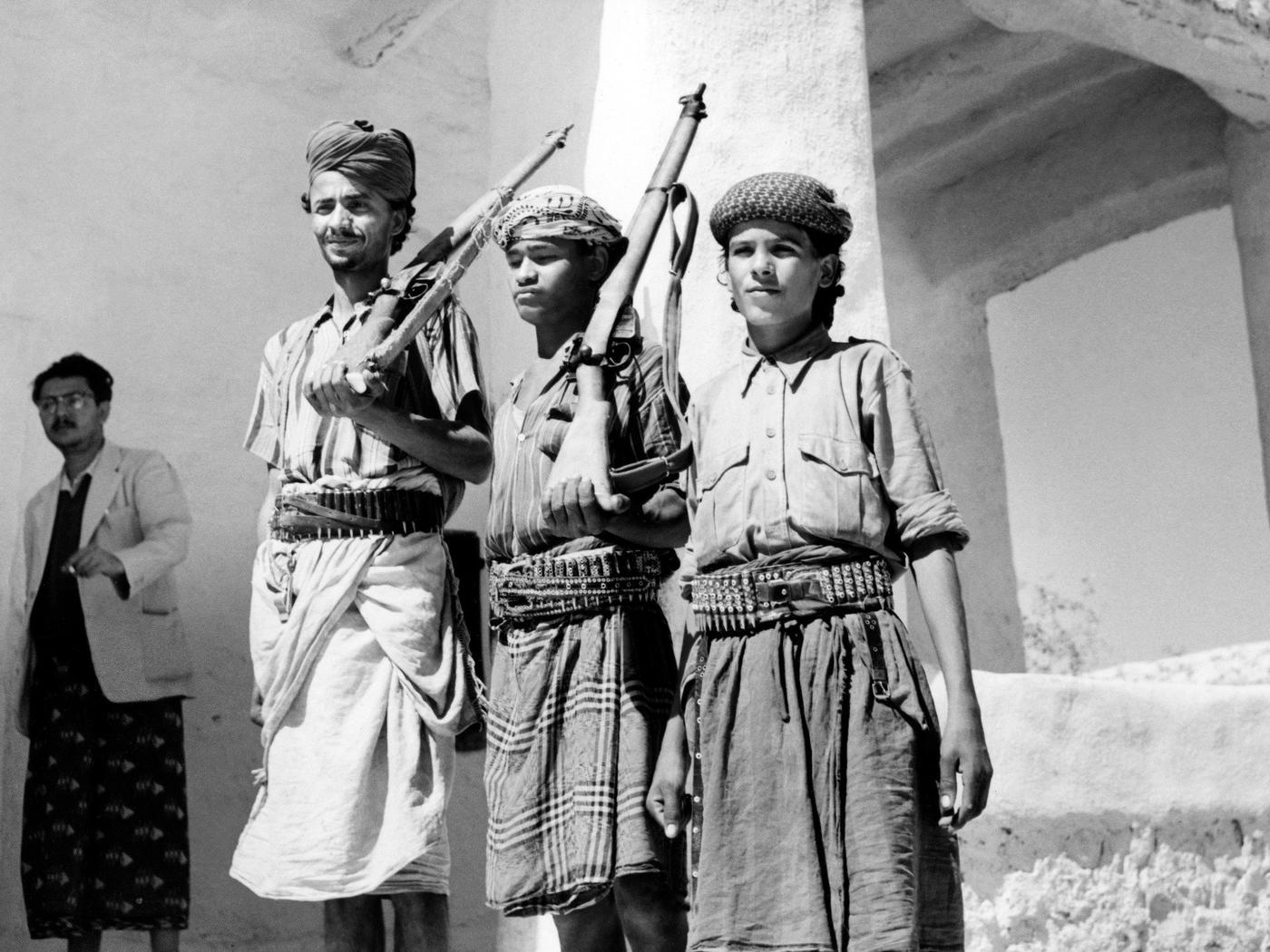 Yemeni fighters belonging to the British protectorate, in Aden in 1957 (AFP)