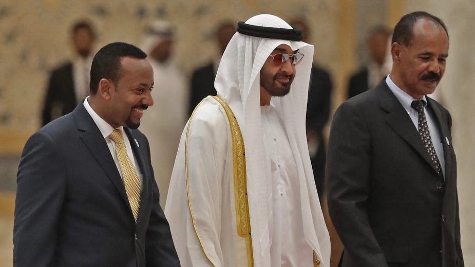 Abu Dhabi's Crown Prince Sheikh Mohamed bin Zayed Al Nahyan (C) receives Ethiopian Prime Minister Abiy Ahmed (L) and Eritrean President Isaias Afwerki (R) in Abu Dhabi, 24 July 2018 (AFP)