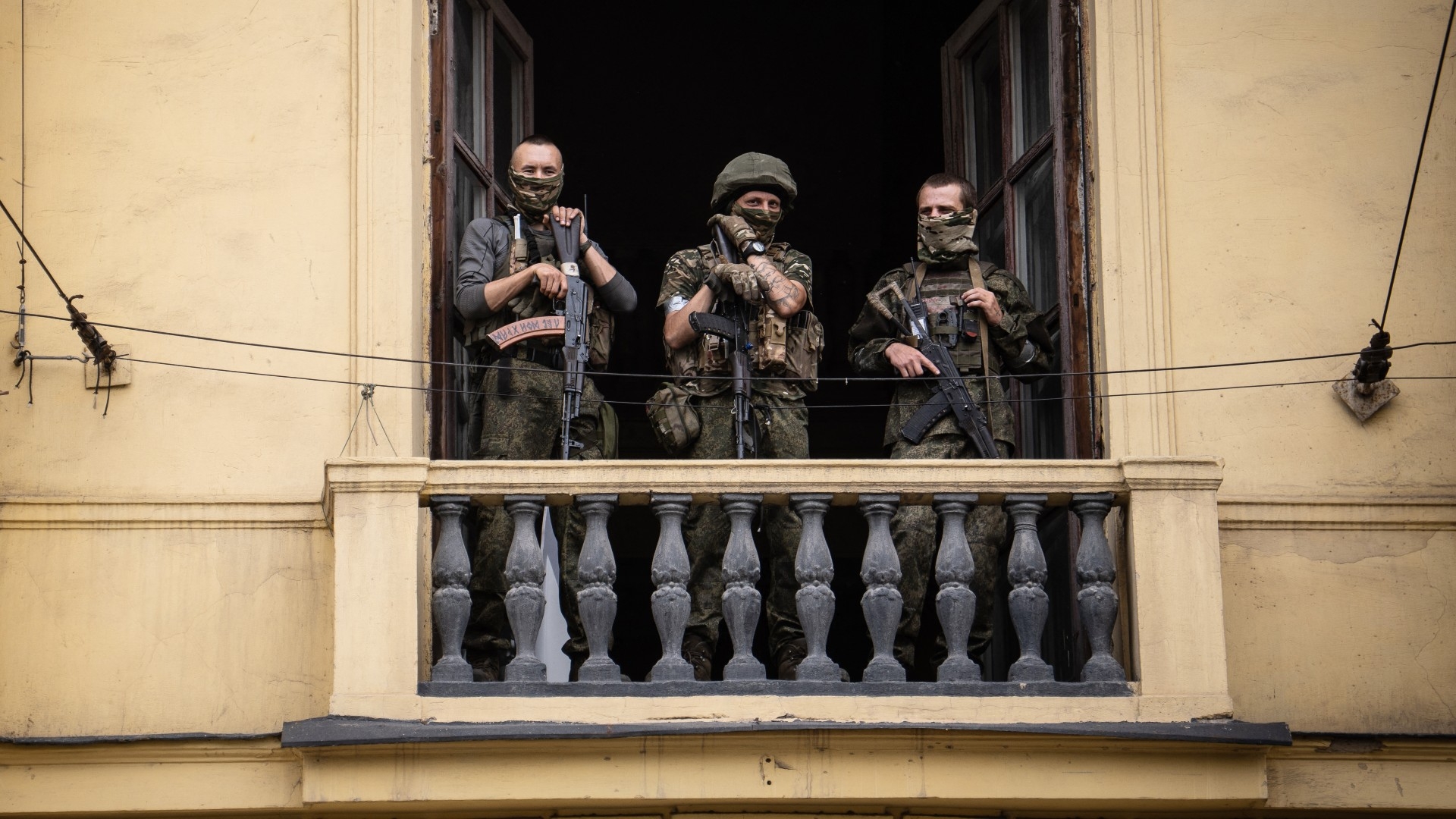 Members of Wagner group on the balcony of building in the city of Rostov-on-Don, on 24 June 2023 (AFP)