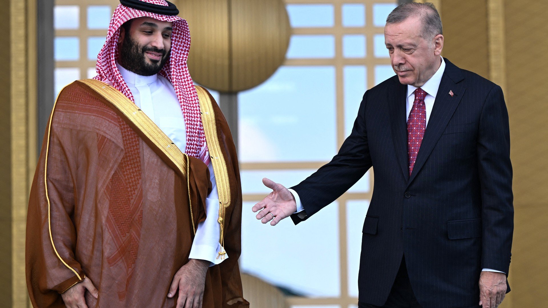 Turkish President Recep Tayyip Erdogan (R) welcomes Saudi Crown Prince Mohammed bin Salman (L) upon his arrival during an official ceremony at the Presidential Complex in Ankara on June 22, 2022